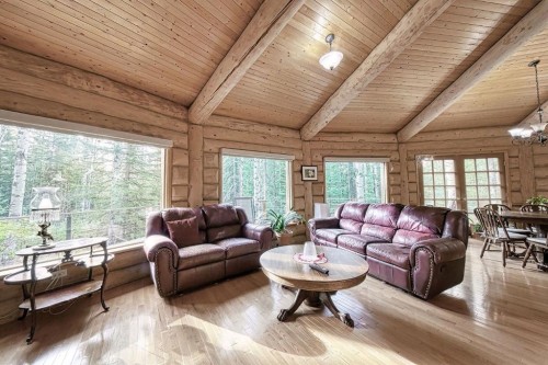 283096 Range Rd 51, Rural Rocky View County, AB - Indoor Photo Showing Living Room