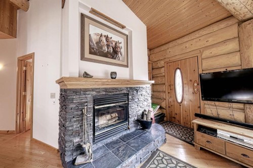 283096 Range Rd 51, Rural Rocky View County, AB - Indoor Photo Showing Living Room With Fireplace
