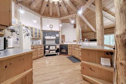 283096 Range Rd 51, Rural Rocky View County, AB - Indoor Photo Showing Kitchen