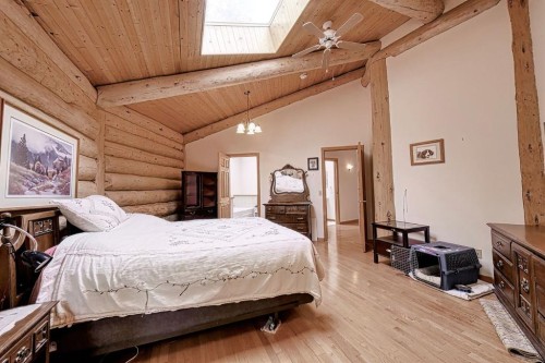 283096 Range Rd 51, Rural Rocky View County, AB - Indoor Photo Showing Bedroom