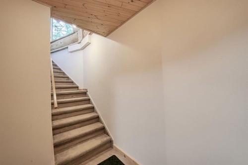 283096 Range Rd 51, Rural Rocky View County, AB - Indoor Photo Showing Other Room