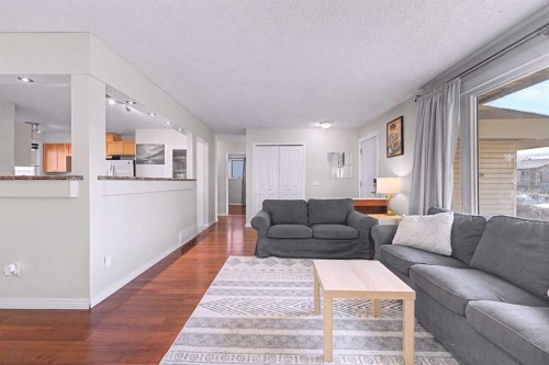 336 Penworth Way Se, Calgary, AB - Indoor Photo Showing Living Room