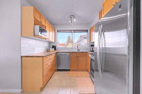 336 Penworth Way Se, Calgary, AB - Indoor Photo Showing Kitchen