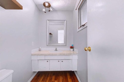 336 Penworth Way Se, Calgary, AB - Indoor Photo Showing Bathroom