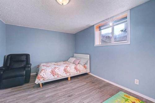 336 Penworth Way Se, Calgary, AB - Indoor Photo Showing Bedroom
