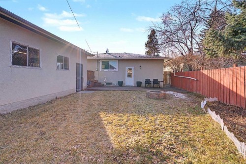 336 Penworth Way Se, Calgary, AB - Outdoor