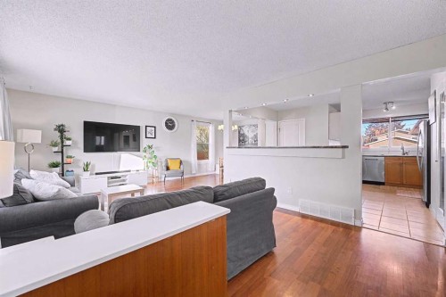 336 Penworth Way Se, Calgary, AB - Indoor Photo Showing Living Room