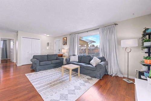 336 Penworth Way Se, Calgary, AB - Indoor Photo Showing Living Room
