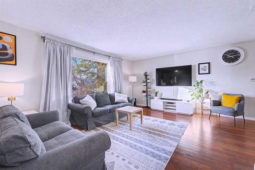 336 Penworth Way Se, Calgary, AB - Indoor Photo Showing Living Room