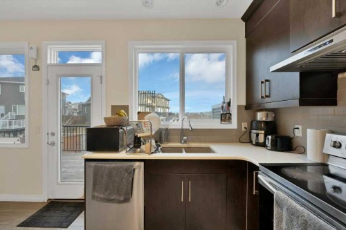 122 Kingfisher Crescent Se, Airdrie, AB - Indoor Photo Showing Kitchen