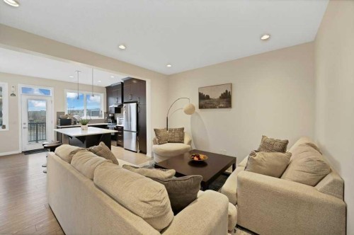 122 Kingfisher Crescent Se, Airdrie, AB - Indoor Photo Showing Living Room