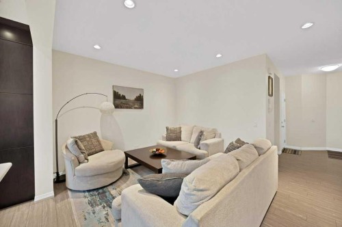 122 Kingfisher Crescent Se, Airdrie, AB - Indoor Photo Showing Living Room