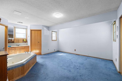 3236 Doverville Crescent Se, Calgary, AB - Indoor Photo Showing Other Room