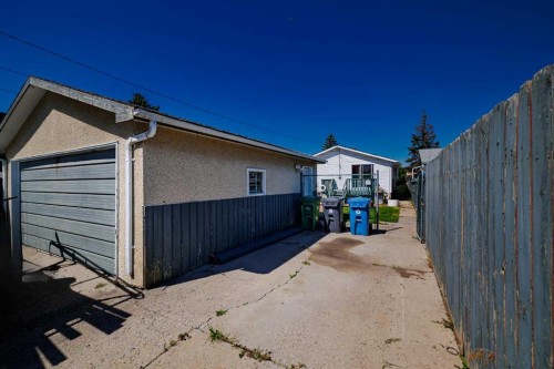 3236 Doverville Crescent Se, Calgary, AB - Outdoor With Exterior
