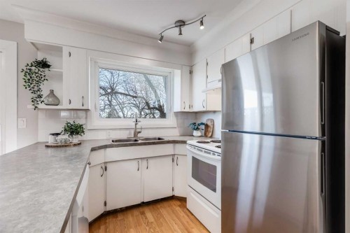 8111 Ranchview Drive Nw, Calgary, AB - Indoor Photo Showing Kitchen With Double Sink