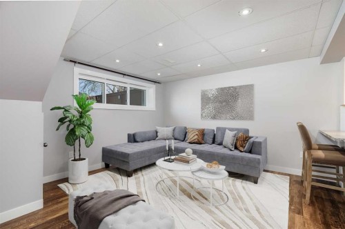 8111 Ranchview Drive Nw, Calgary, AB - Indoor Photo Showing Living Room