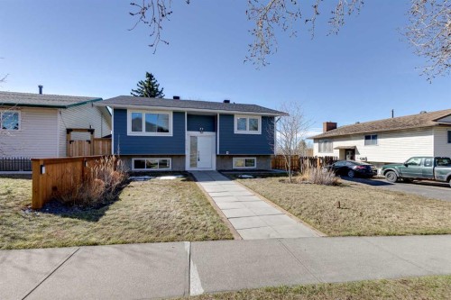 8111 Ranchview Drive Nw, Calgary, AB - Outdoor
