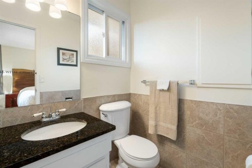 308 Hunterbrook Place Nw, Calgary, AB - Indoor Photo Showing Bathroom