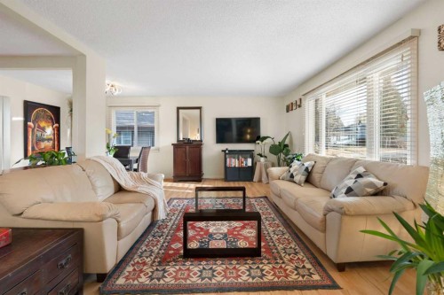 308 Hunterbrook Place Nw, Calgary, AB - Indoor Photo Showing Living Room