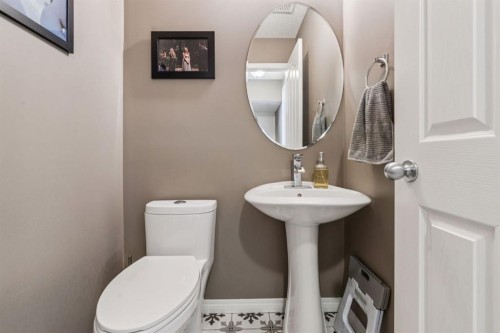 104 Bow Ridge Crescent, Cochrane, AB - Indoor Photo Showing Bathroom