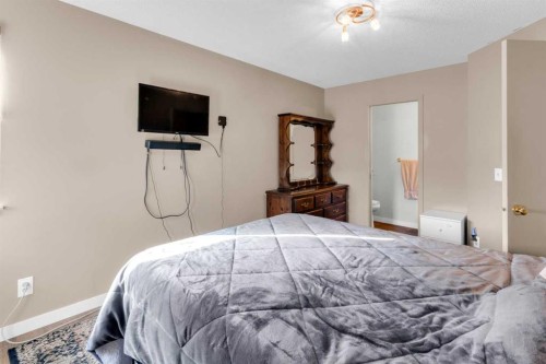 8035 Laguna Way Ne, Calgary, AB - Indoor Photo Showing Bedroom