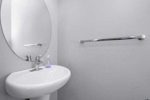 226 Redstone Drive Ne, Calgary, AB - Indoor Photo Showing Bathroom