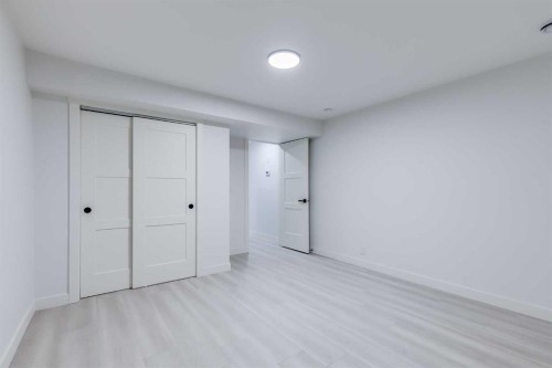 116 Deer Run Close Se, Calgary, AB - Indoor Photo Showing Other Room