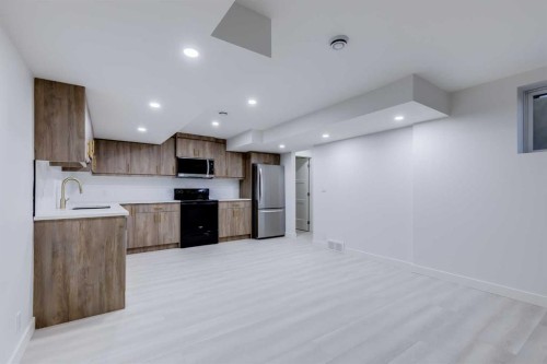 116 Deer Run Close Se, Calgary, AB - Indoor Photo Showing Other Room