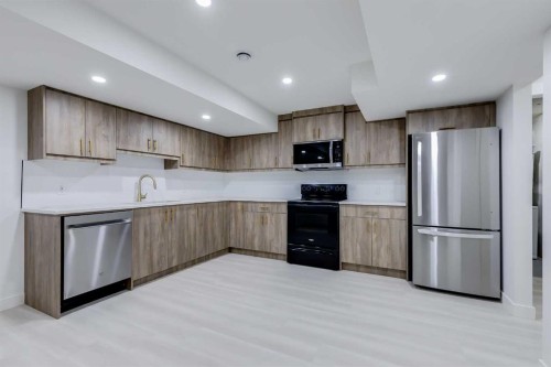 116 Deer Run Close Se, Calgary, AB - Indoor Photo Showing Kitchen With Stainless Steel Kitchen