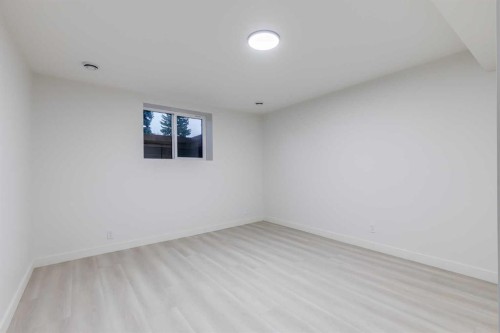 116 Deer Run Close Se, Calgary, AB - Indoor Photo Showing Other Room