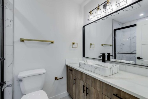 116 Deer Run Close Se, Calgary, AB - Indoor Photo Showing Bathroom