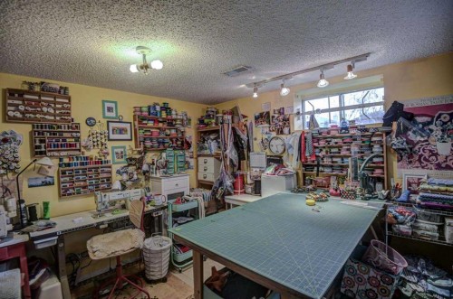 614 22 Avenue Ne, Calgary, AB - Indoor