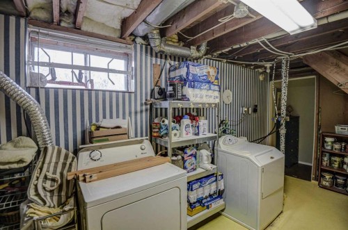 614 22 Avenue Ne, Calgary, AB - Indoor Photo Showing Laundry Room