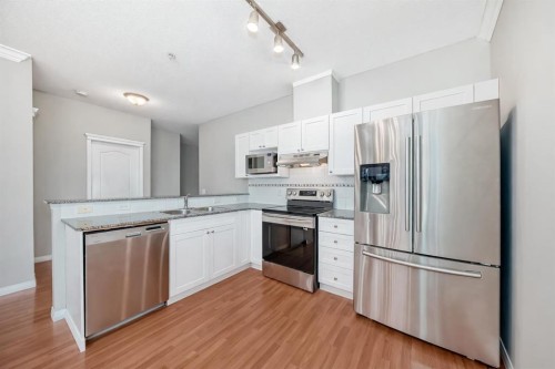 225-333 Riverfront Avenue Se, Calgary, AB - Indoor Photo Showing Kitchen