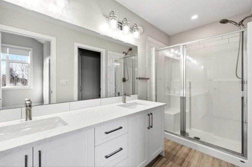 168 Crestridge Common Sw, Calgary, AB - Indoor Photo Showing Bathroom