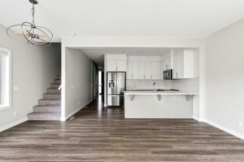 168 Crestridge Common Sw, Calgary, AB - Indoor Photo Showing Kitchen