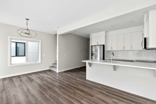 168 Crestridge Common Sw, Calgary, AB - Indoor Photo Showing Kitchen