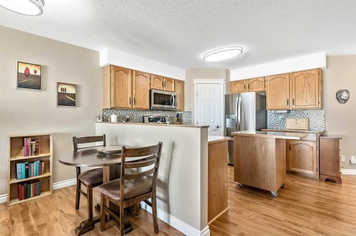 142 Freeman Way Nw, High River, AB - Indoor Photo Showing Kitchen