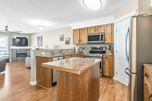 142 Freeman Way Nw, High River, AB - Indoor Photo Showing Kitchen