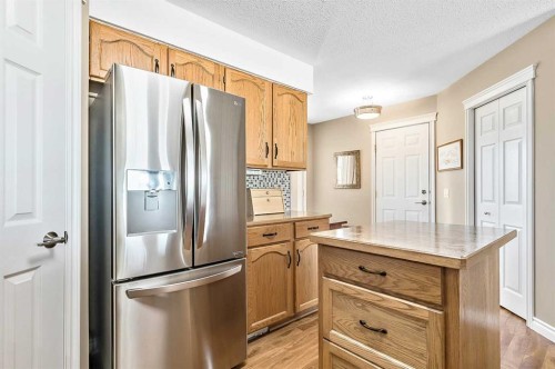 142 Freeman Way Nw, High River, AB - Indoor Photo Showing Kitchen