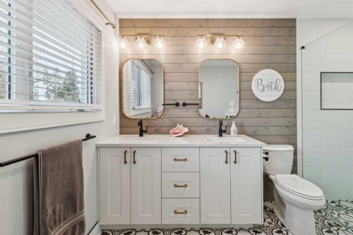 412 Athlone Road Se, Calgary, AB - Indoor Photo Showing Bathroom
