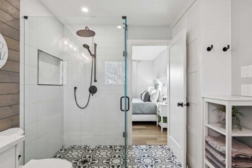 412 Athlone Road Se, Calgary, AB - Indoor Photo Showing Bathroom