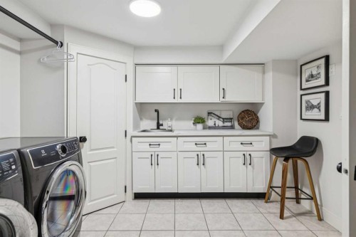 412 Athlone Road Se, Calgary, AB - Indoor Photo Showing Laundry Room