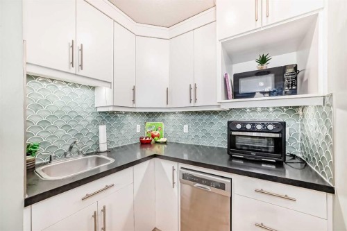303-319 2 Avenue, Strathmore, AB - Indoor Photo Showing Kitchen