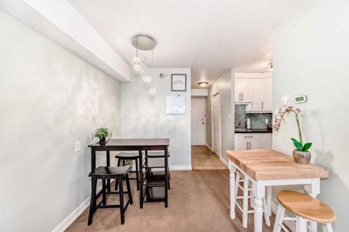 303-319 2 Avenue, Strathmore, AB - Indoor Photo Showing Dining Room