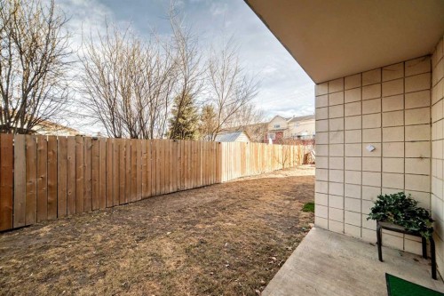 303-319 2 Avenue, Strathmore, AB - Outdoor