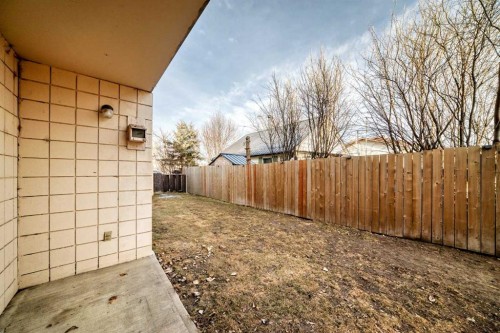 303-319 2 Avenue, Strathmore, AB - Outdoor