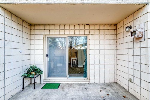 303-319 2 Avenue, Strathmore, AB - Indoor