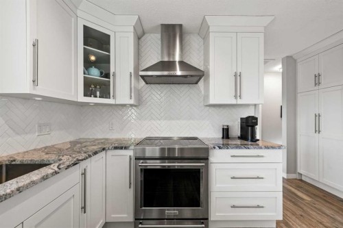 304 Wascana Crescent Se, Calgary, AB - Indoor Photo Showing Kitchen With Upgraded Kitchen