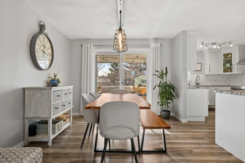 304 Wascana Crescent Se, Calgary, AB - Indoor Photo Showing Other Room